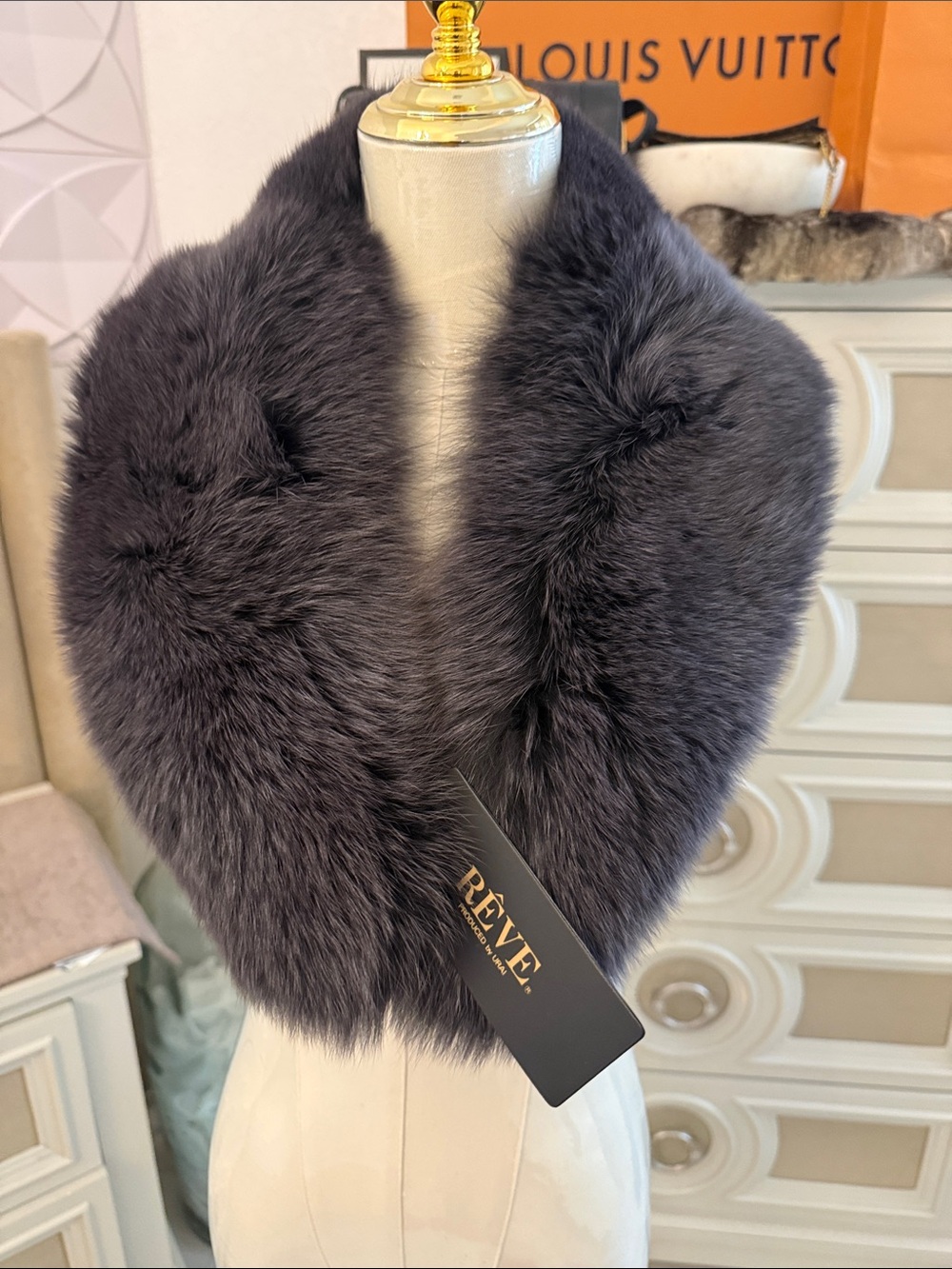 Saga fox fur scarf